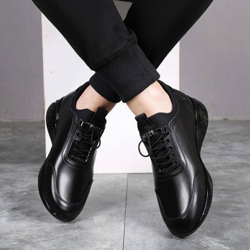 Men's sneaker in black leather